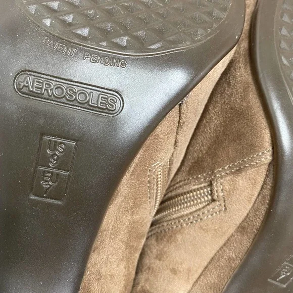 Aerosoles Heels Brown Seascape Taupe Faux Suede Zipper Booties Size 9M - Picture 4 of 7